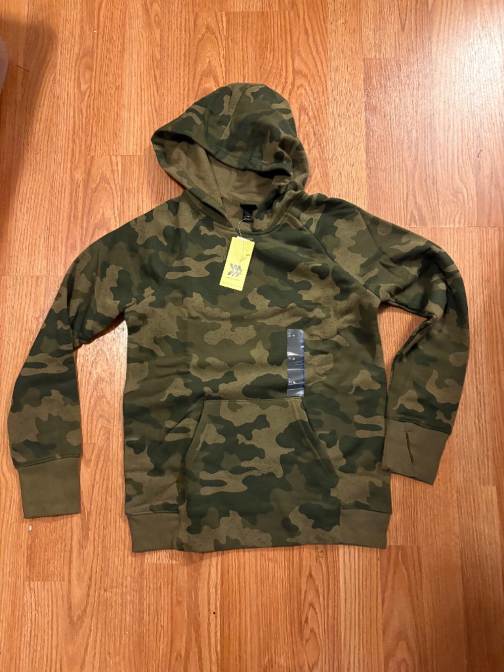 NWT all in motion camo hoodie